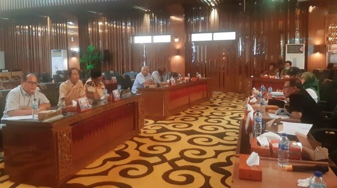 Selesaikan Masalah TBS Sawit 6 Anggota DPRD Pesisir Selatan Usulkan Pansus