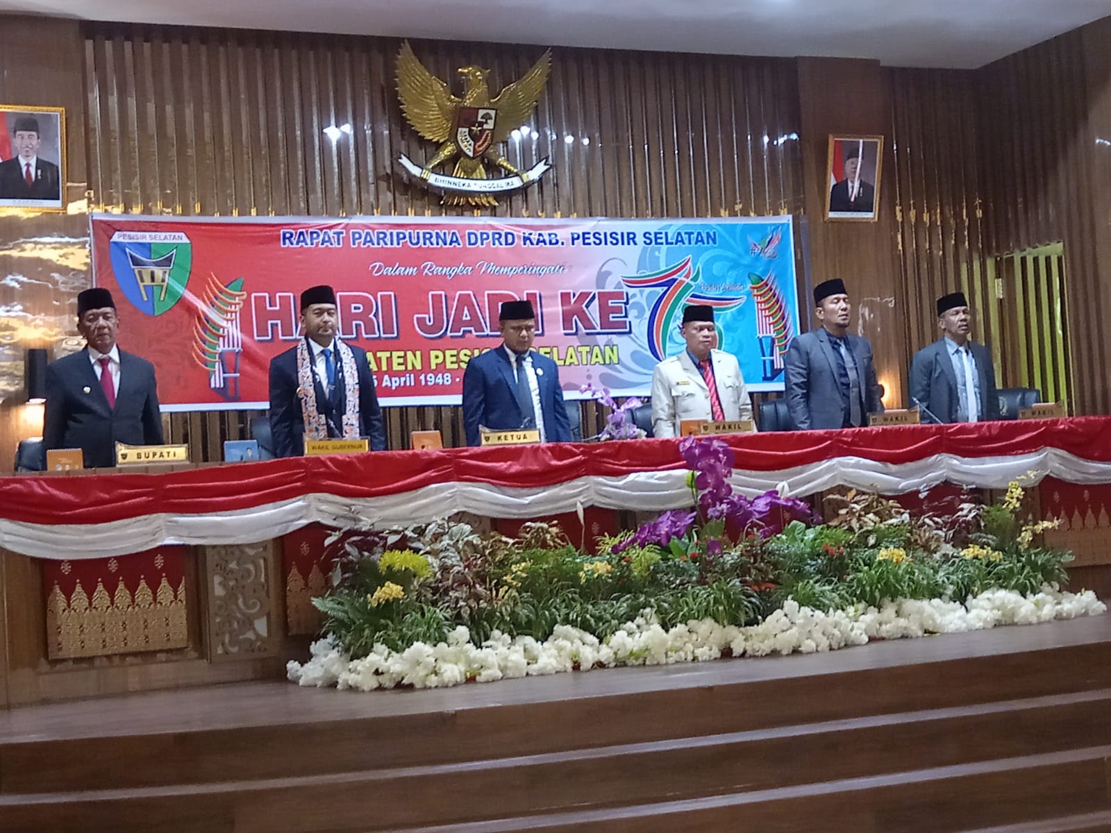 Menggelar Rapat Paripurna Dalam Rangka Memperingati Hari Jadi Kabupaten Pesisir Selatan Ke-75