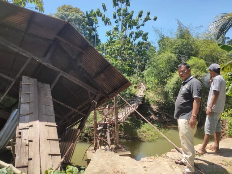 Dinilai Tidak Tanggap, Anggota DPRD Pessel Minta Pemkab Segera Tangani Jembatan Putus di Amping Para