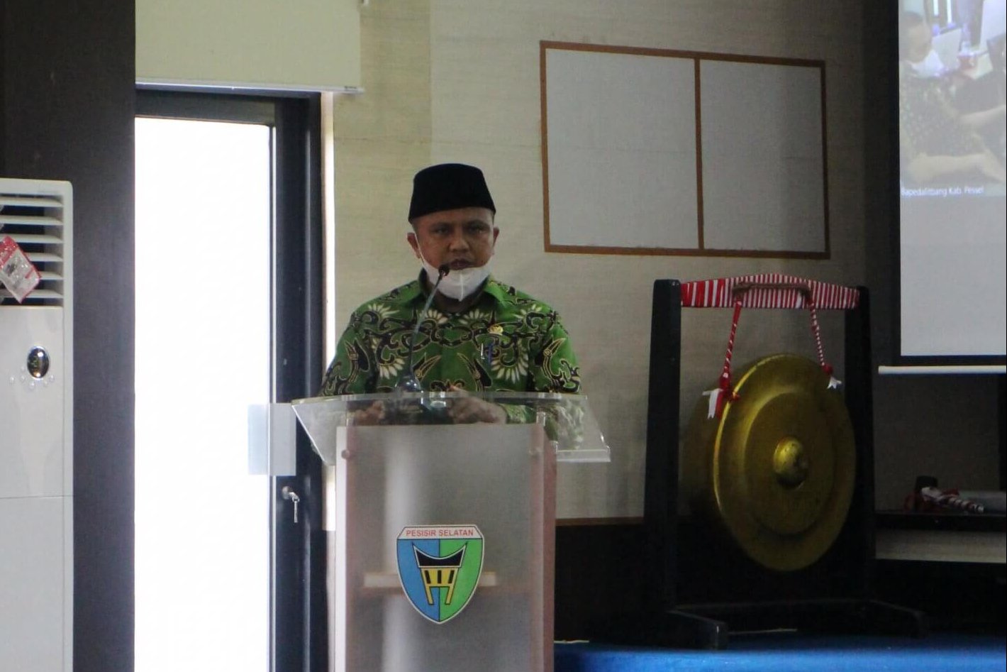 Ketua DPRD Pesisir Selatan Ermizen Minta Pemkab Gerakkan Program Kembali ke Surau
