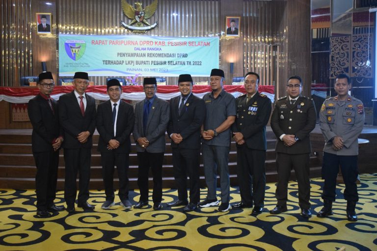 Paripurna DPRD Pesisir Selatan Penyampaian Rekomendasi Terhadap LKPj Bupati TA 2022