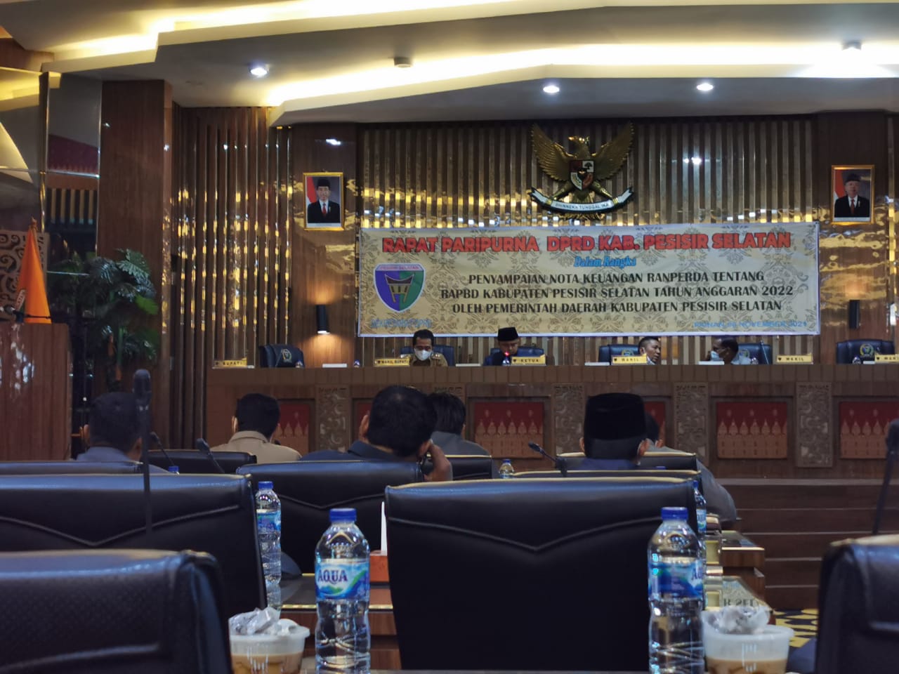 Penyampaian Nota Keuangan Ranperda tentang RAPBD di Ruang Rapat Paripurna DPRD Pesisir Selatan