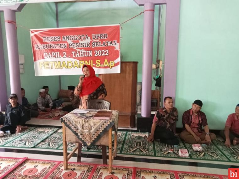 Anggota DPRD Pesisir Selatan dari Partai PDI-P Fetmadarni Reses di Kampung Gunung Cerek Masyarakat A